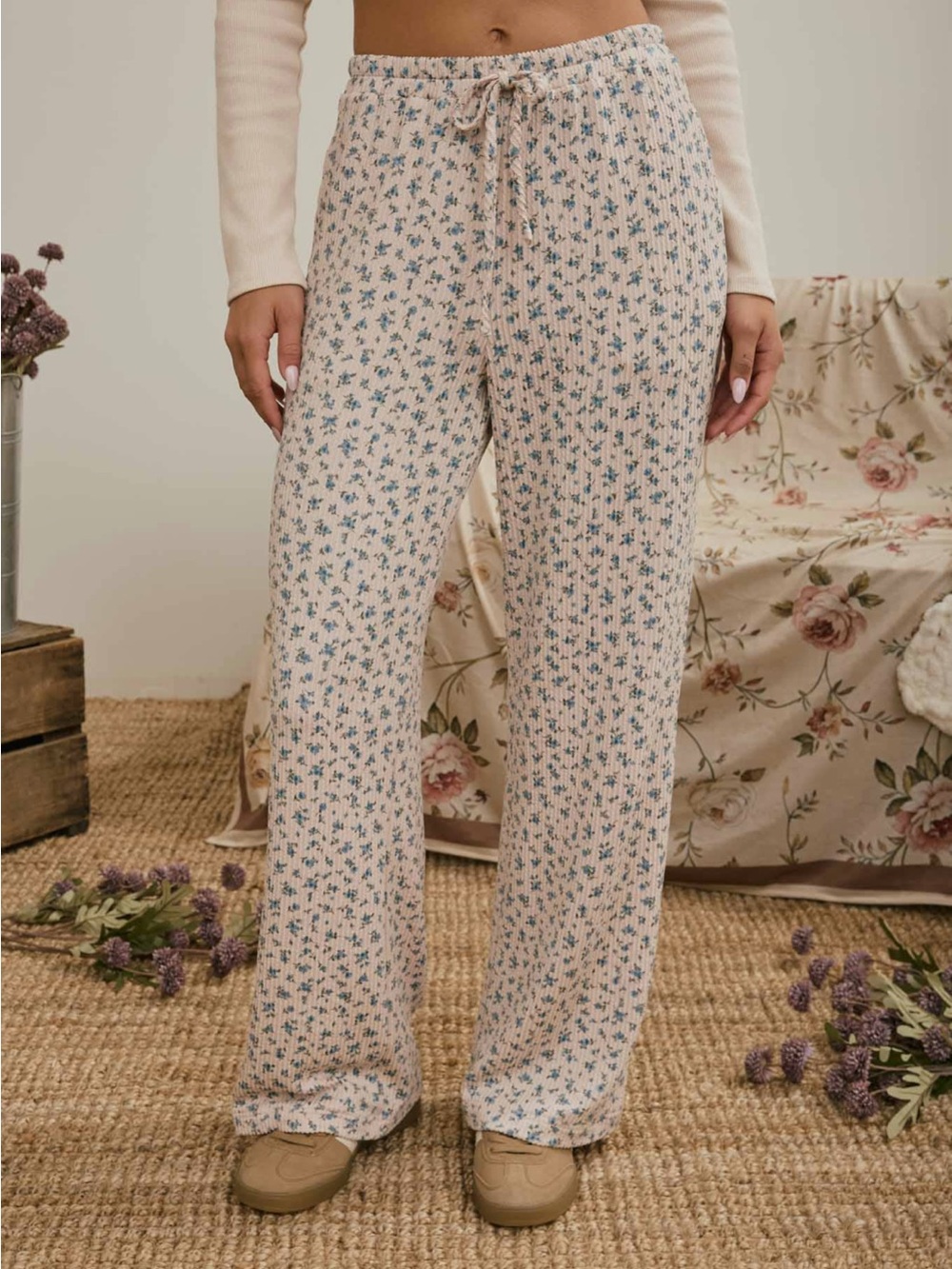 🆕🤍CREAM FLORAL WAFFLE PANTS